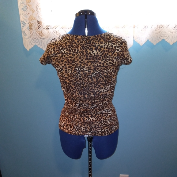 Wet Seal Leopard Print  V-Neck Short Sleeve Tee - Picture 3 of 4